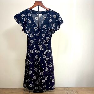 Cute mini dress with floral pattern.Ruffled sleeves,V neck,front pockets.